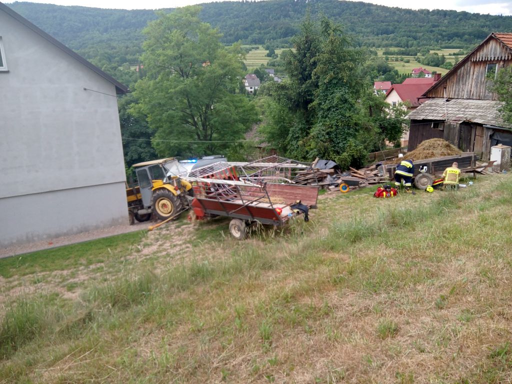 ciągnik przejechał mężczyznę, Trzebiunia, wypadki w gospodarstwach, Marek Łabędź