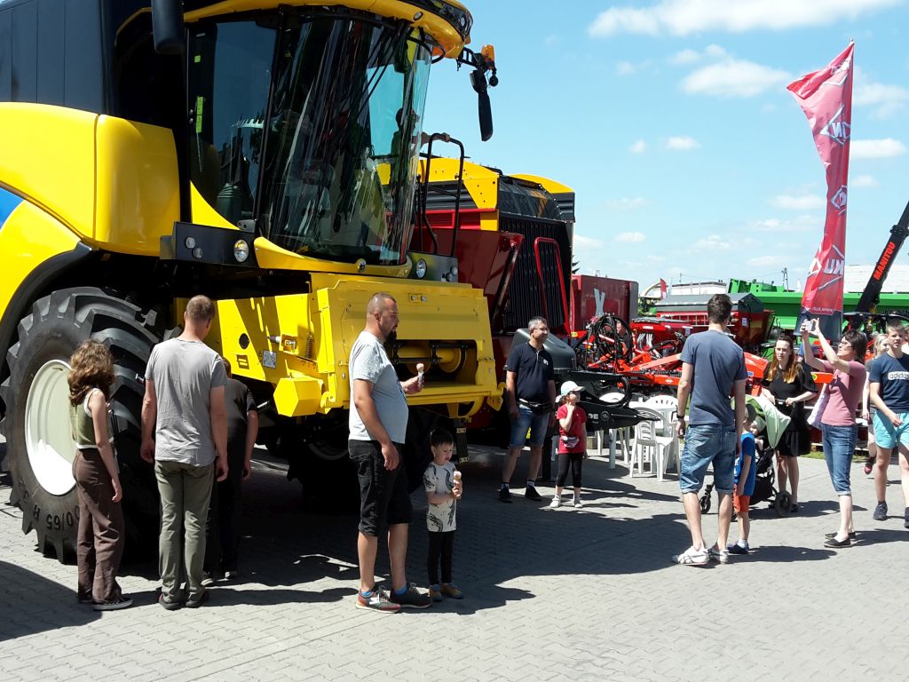 Płońsk-Poświętne, Krajowe Dni Pola, Mazowiecki Ośrodek Doradztwa Rolniczego, pokazy maszyn, poletka doświadczalne