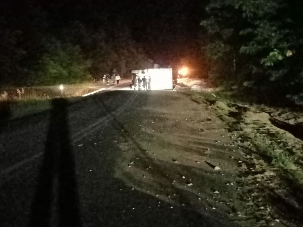 transport ziemniaków, Konopki, powiat  mławski, ziemniaki na drodze