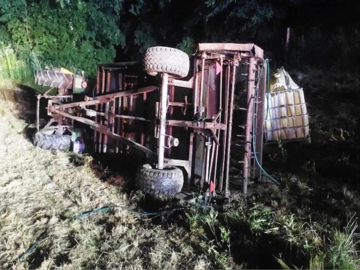 traktor przygniótł mężczyznę, wywrotka ciągnika rolniczego, Czekarzewice Drugie, powiat opatowski