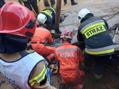 zawalony strop obory, Bukowiec, Krzysztof Natucki, KM PSP Toruń