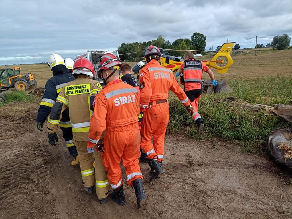 zawalony strop obory, Bukowiec, Krzysztof Natucki, KM PSP Toruń
