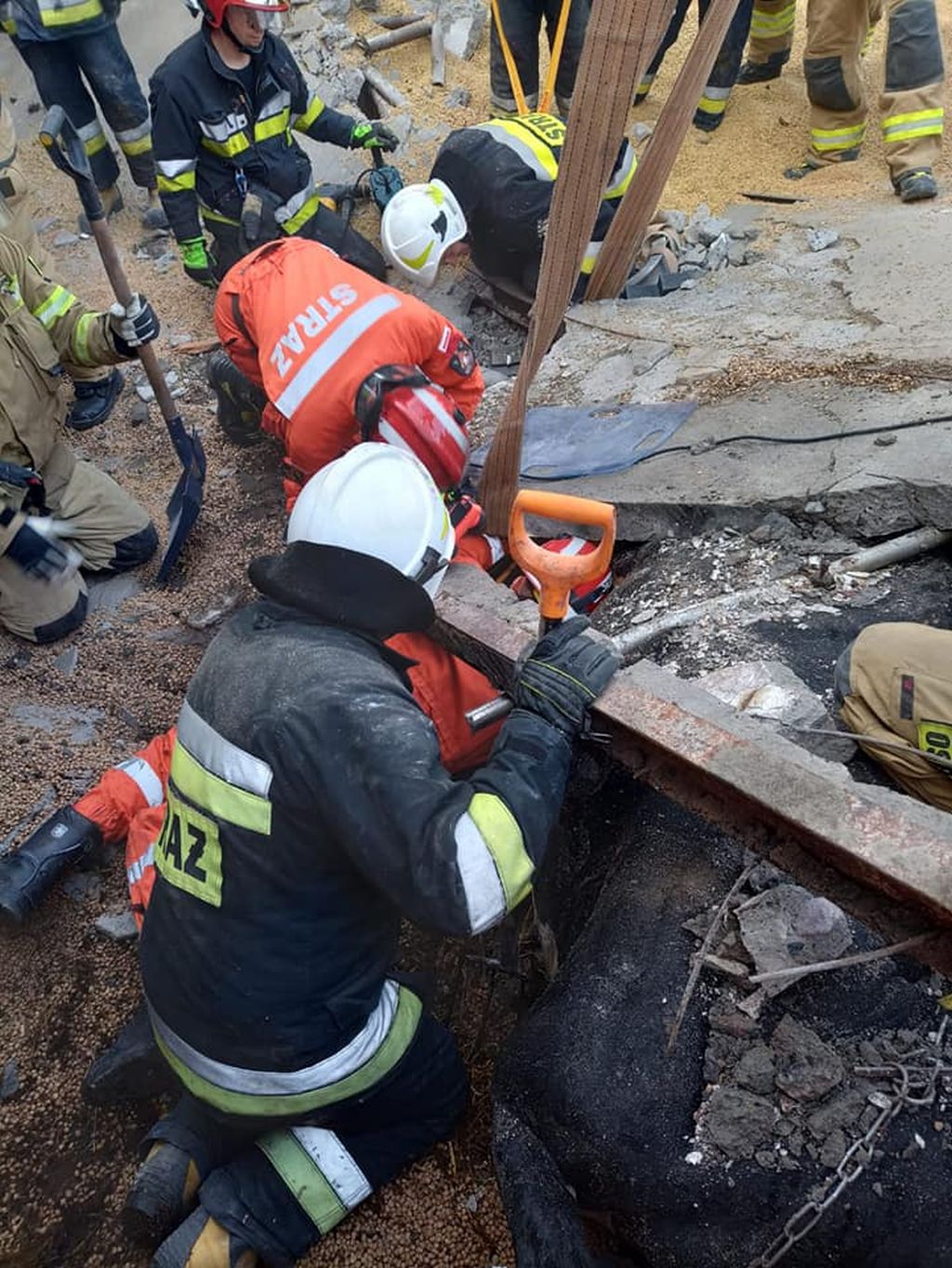 zawalony strop obory, Bukowiec, Krzysztof Natucki, KM PSP Toruń