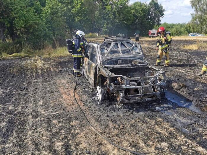 auto spłenęło na ściernisku, gmina Księżpol, powiat biłgorajski, pozar na polu