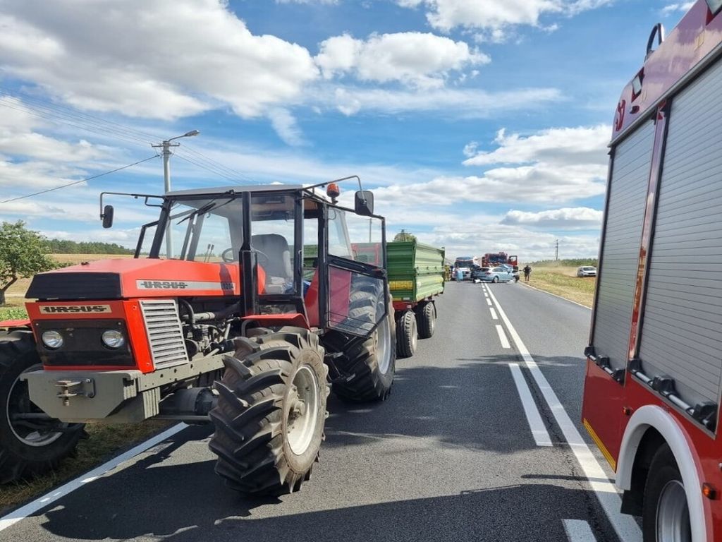 wypadek, samochód, ciągnik