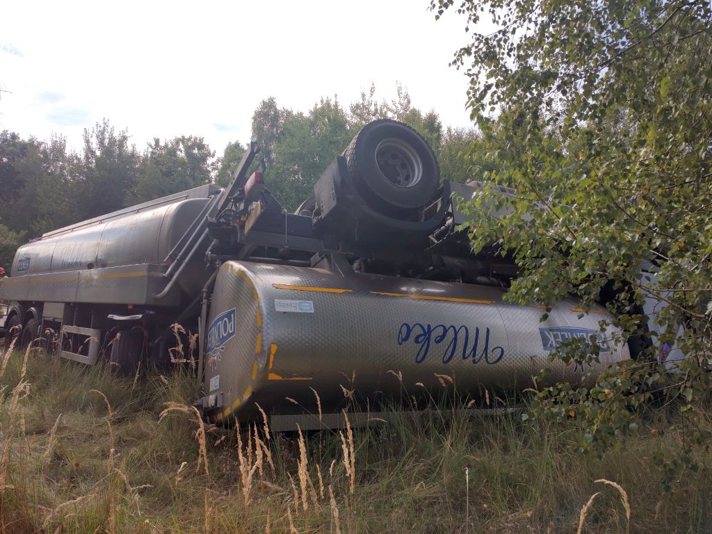 transport mleka, wypadek cysterny z mlekiem, Lipiny, powiat kolski