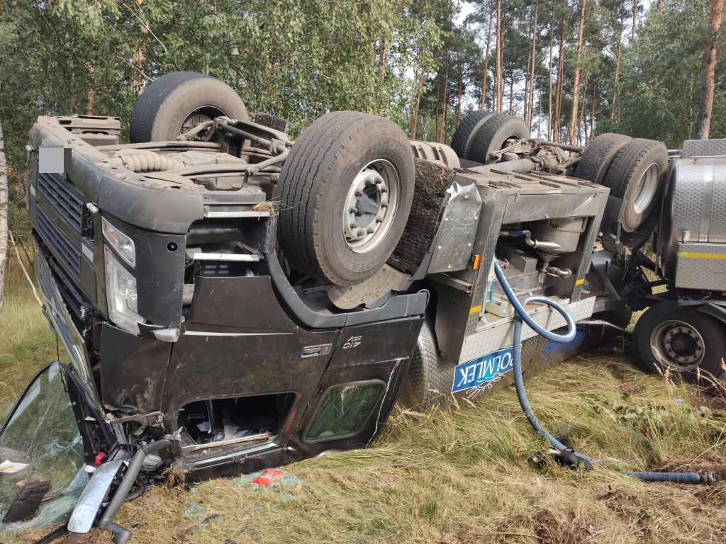transport mleka, wypadek cysterny z mlekiem, Lipiny, powiat kolski