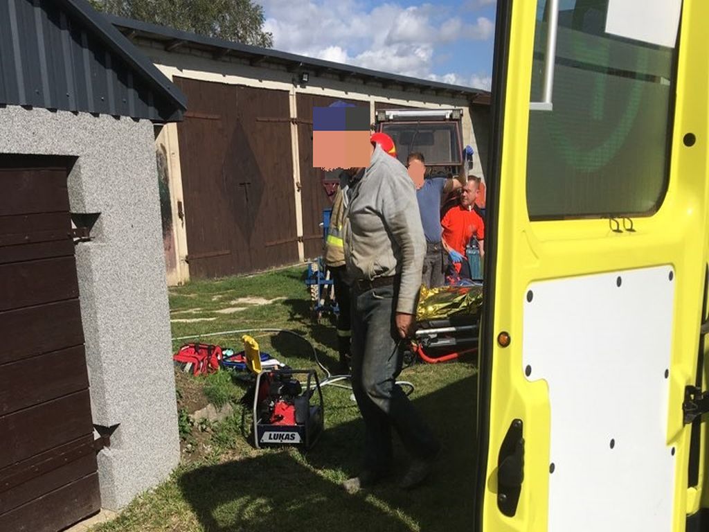 Ręka rolnika utkwiła w siewniku, Komarno-Kolonia, powiat bialski, KM PSP Biała Podlaska