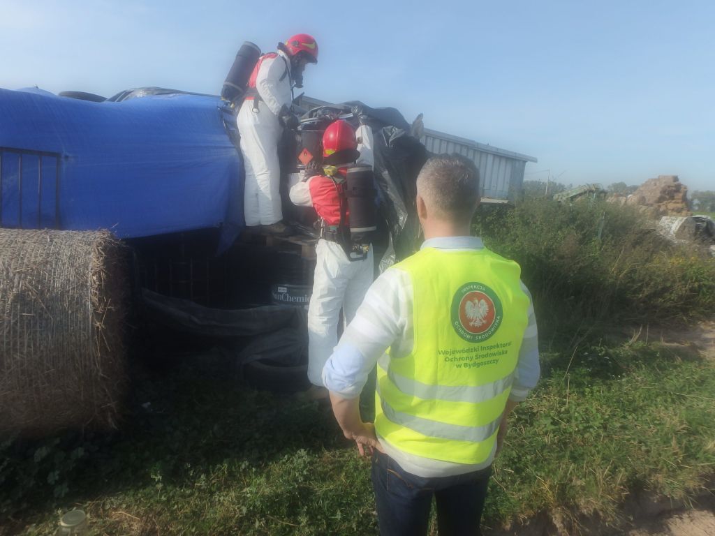 składowisko odpadów chemicznych  w gospodarstwie, powiat lipnowski, WIOŚ Bydgoszcz, KPP w Lipnie