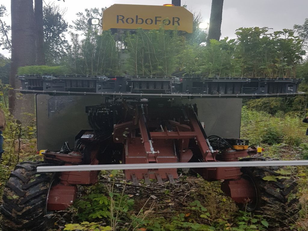 Robot do sadzenia lasów, Uniwersytet Rolniczy w Krakowie, Lasy Państwowe, Paweł Tylek