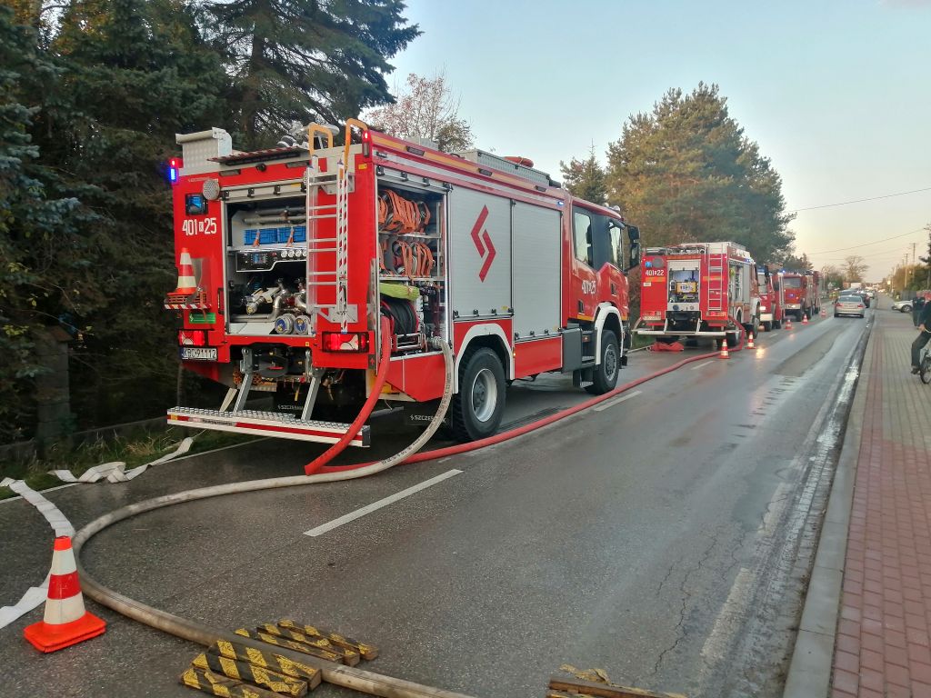 Pożar szkółki jeździeckiej, konie zginęły w pożarze, Proszówki, Paweł Matyasik, KP PSP Bochnia