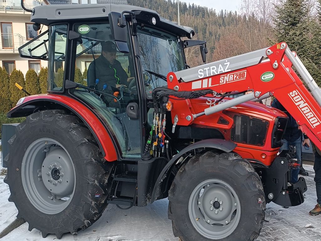 sprzęt dla strażaków, KP PSP Zakopane, ciągnik marki Deutz-Fahr, Komenda Główna PSP