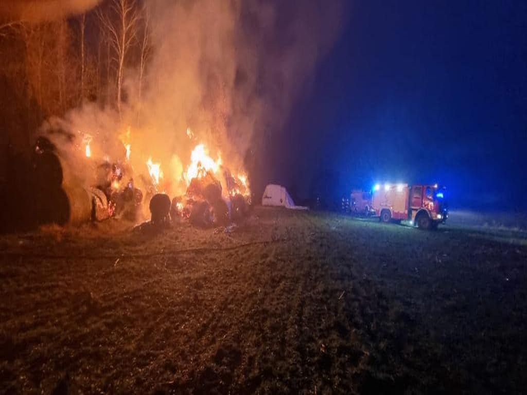 pożar bel słomy, Toczyski Średnie, powiat sokołowsk, Łukasz Tomczuk, KW PSP Warszawa