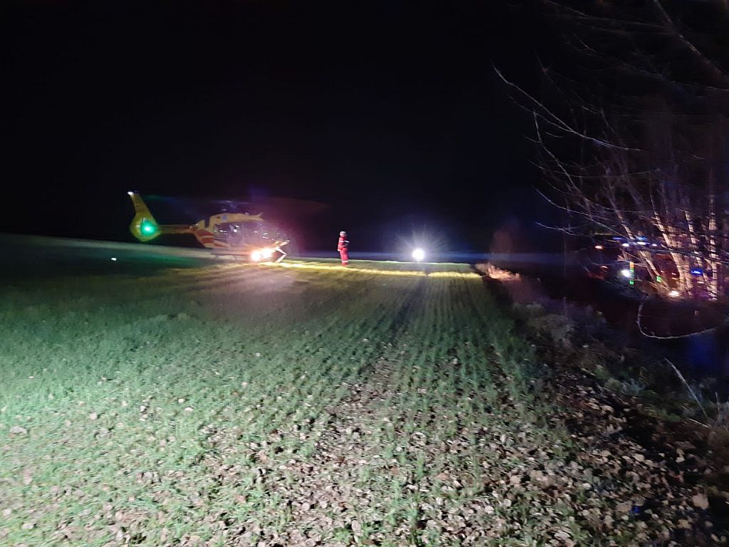 Auto wjechało do stawu rybnego., Nowaki, KP PSP Nysa