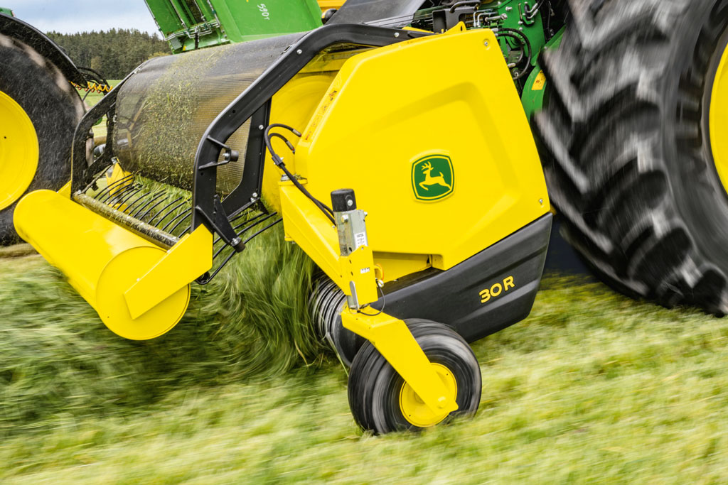 sieczkarnie samojezdne John Deere, podbieracze do trawy, RPT, Rolniczy Przegląd Techniczny