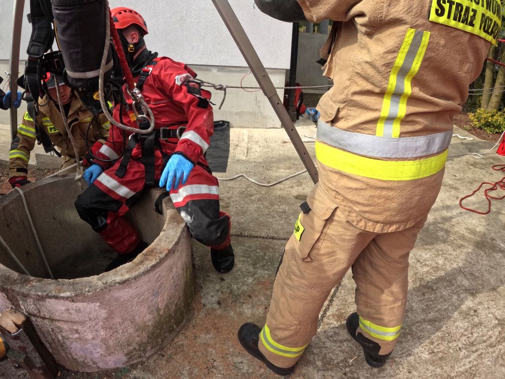 gorzków, kp psp kazimierza wielka, ciało w studni, tragedia we wsi