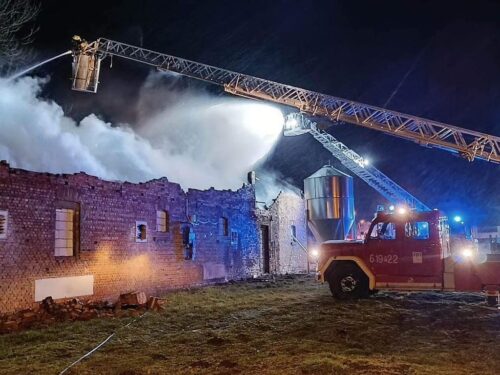 pożar kurnika, kurczaki w ogniu, dzierżnica, powiat średzki