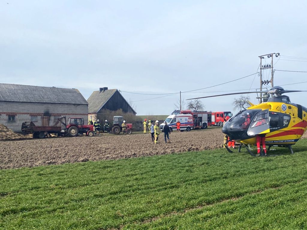 wypadek w gospodarstwie, dolany, kp psp słupca, ranny rolnik