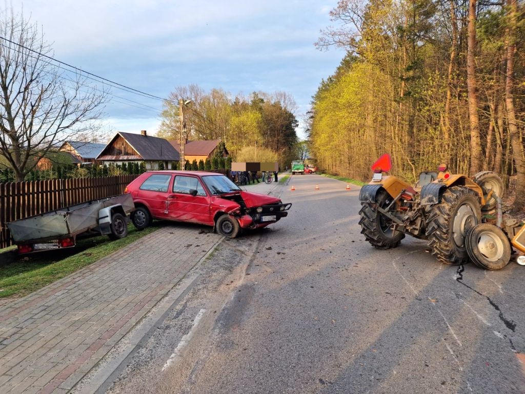 wypadek drogowy, kpp łańcut, ranny traktorzysta, wypadek ciągnika