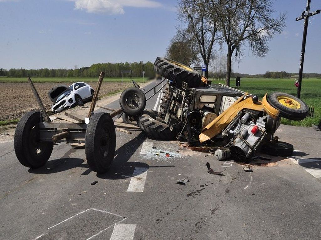 kmp biała podlaska, wypadek drogowy, wypadek ciągnik, wyprzedzanie