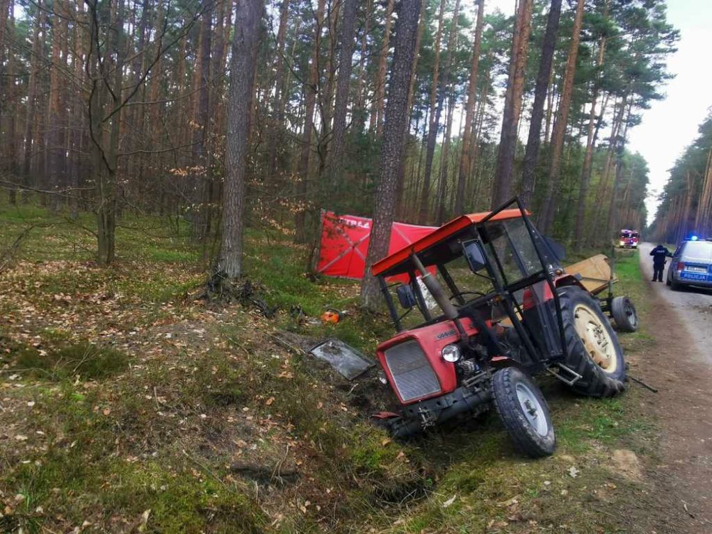 kpp leżajsk, wypadek, przewrócony ciągnik, śmierć pasażera