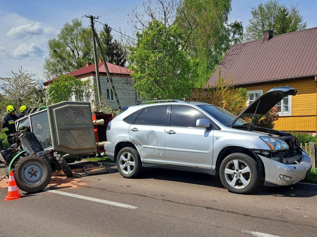 kp psp hrubieszów, wypadek drogowy, wypadek ciągnik, ranny traktorzysta