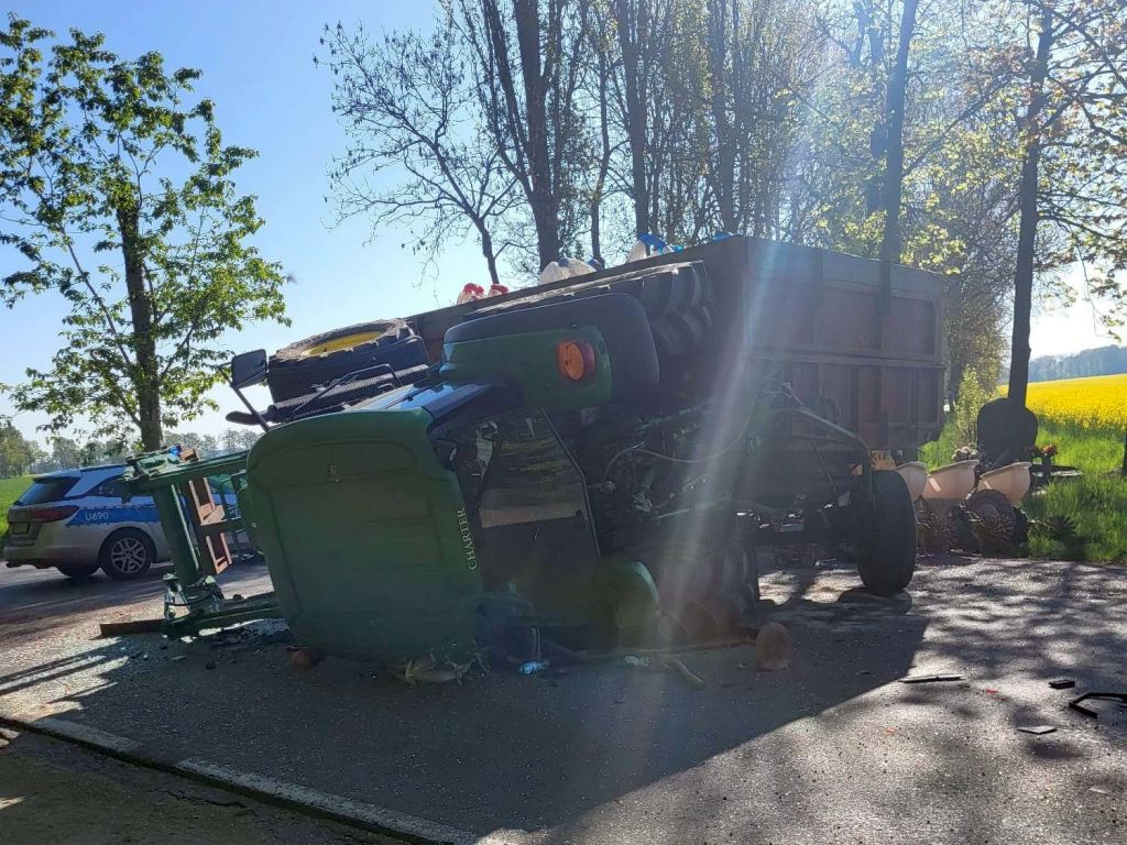 wypadek, ciągnik, zderzenie, ranny traktorzysta, kpp rawicz, psp rawic