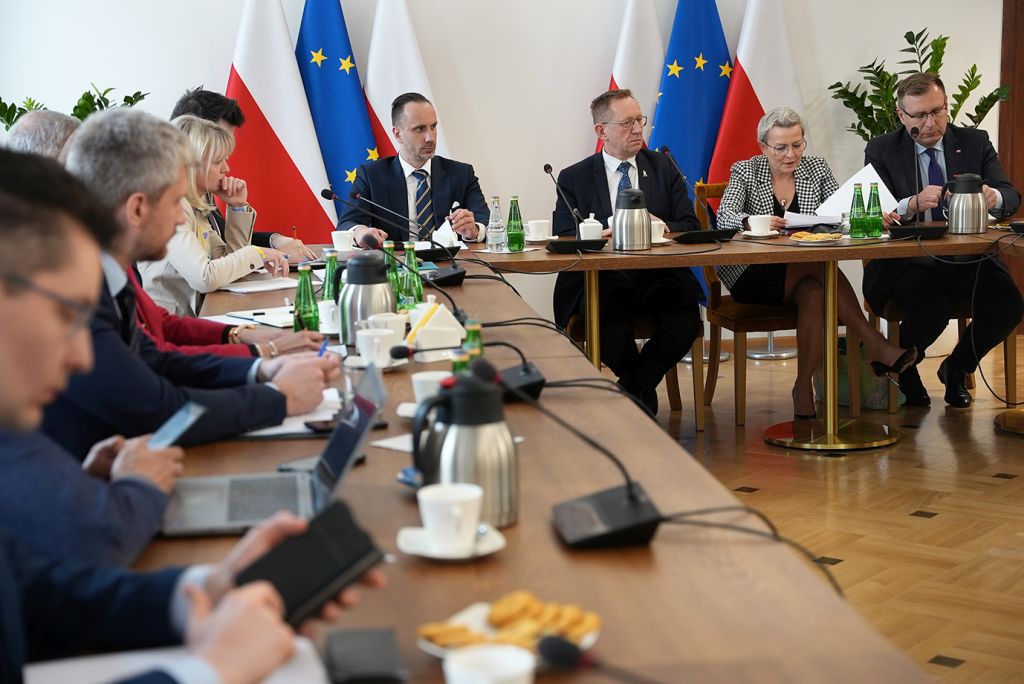 Robert Telus, minister rolnictwa, mleko, produkcja mleka, mleczarze, sektor mleczarski, cena mleka, cena gazu, gaz