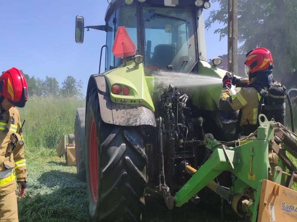 kp psp braniewo, pożar, ciągnik, prace polowe, koszenie