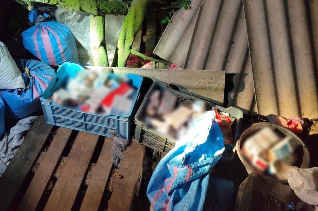 kas, służba celno-skarbowa, tytoń, nielegalny, papierosy, kontrabanda, obora
