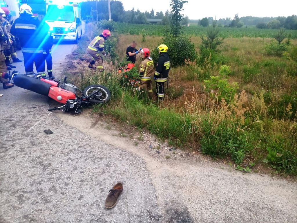 kpp przasnysz, kp psp przasnysz, wypadek, zderzenie, mleczarka, transport mleka, motocykl
