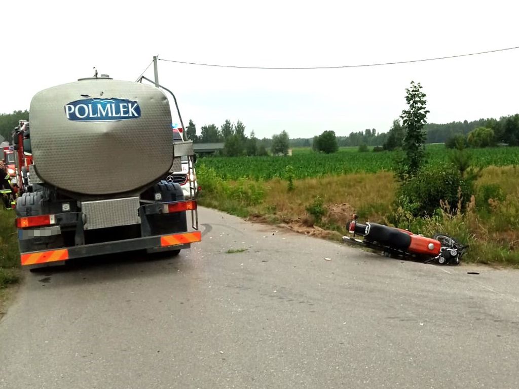kpp przasnysz, kp psp przasnysz, wypadek, zderzenie, mleczarka, transport mleka, motocykl