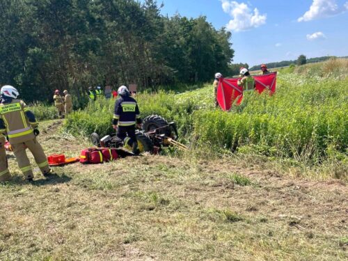 wypadek, wywrócony ciągnik, śmierć traktorzysty, prace polowe