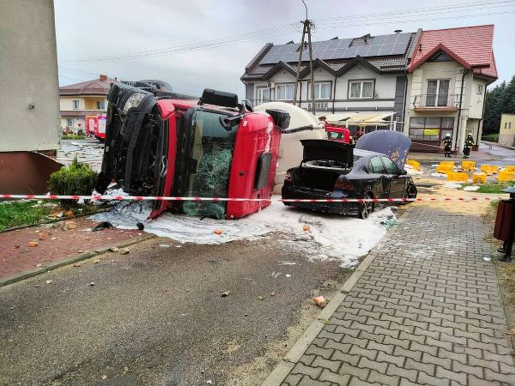 kpp żuromin, wypadek, zdarzenie drogowe, pasze, pieczywo