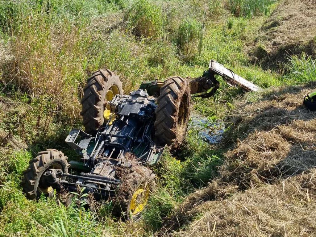 kp psp oborniki, wypadek, zdarzenie, wywrócony ciągnik, śmierć traktorzysty