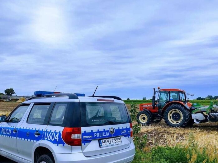 wypadek, ciągnik, wysiadanie, ranny pasażer, nastolatek, kpp przasnysz