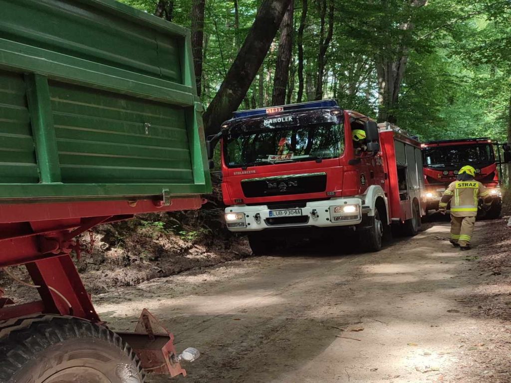zderzenie, kombajn, ciągnik, droga leśna, służby