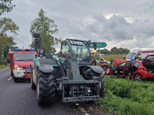 zderzenie, wypadek, samochód, ładowarka, wyprzedzanie, kpp malbork, kp psp malbork