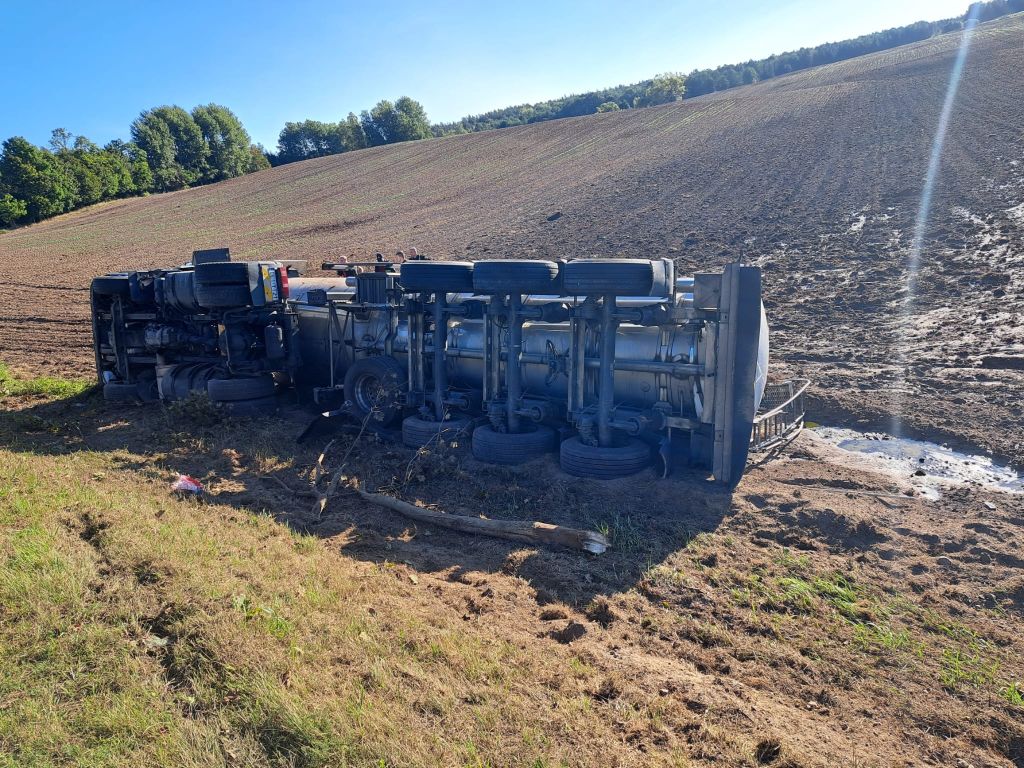 kpp mrągowo, zdarzenie drogowe, wypadek, ciężarówka, cysterna, mleko, przewóz mleka