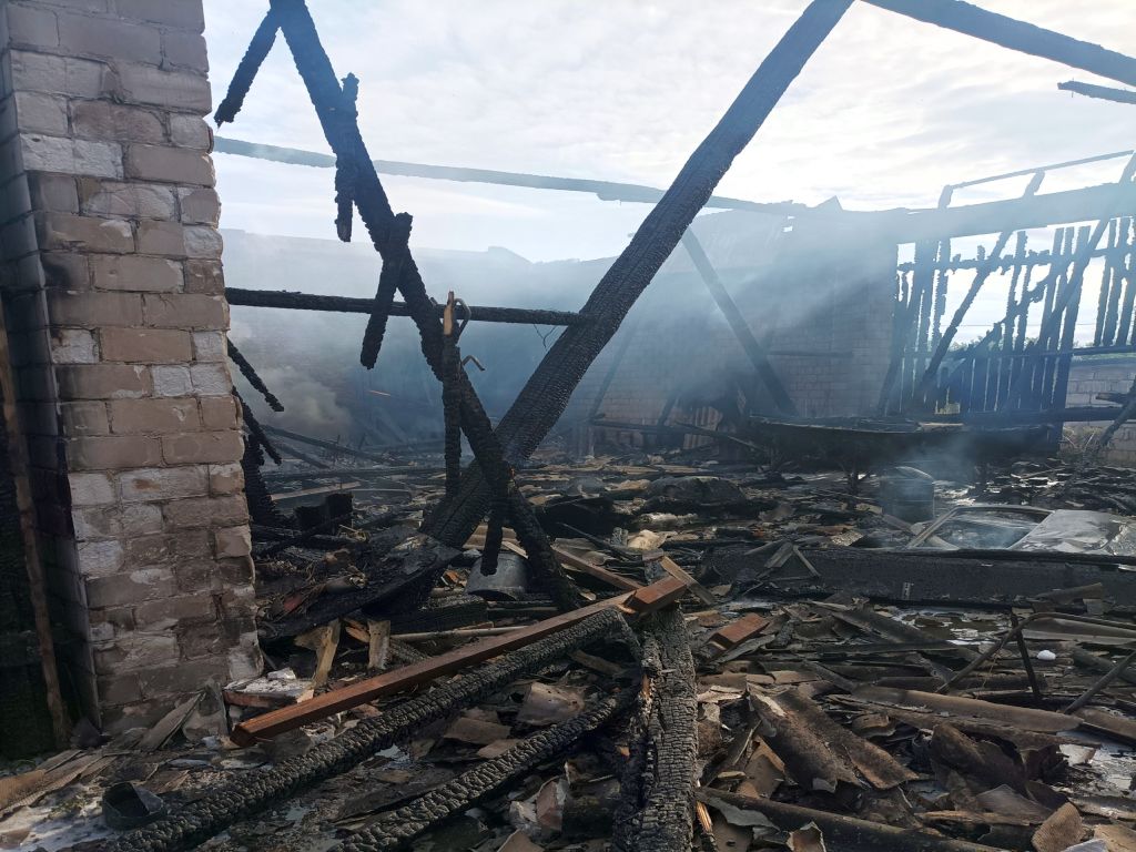 kp psp inowrocław, pożar, stodoła, zawalenie, akcja gaśnicza