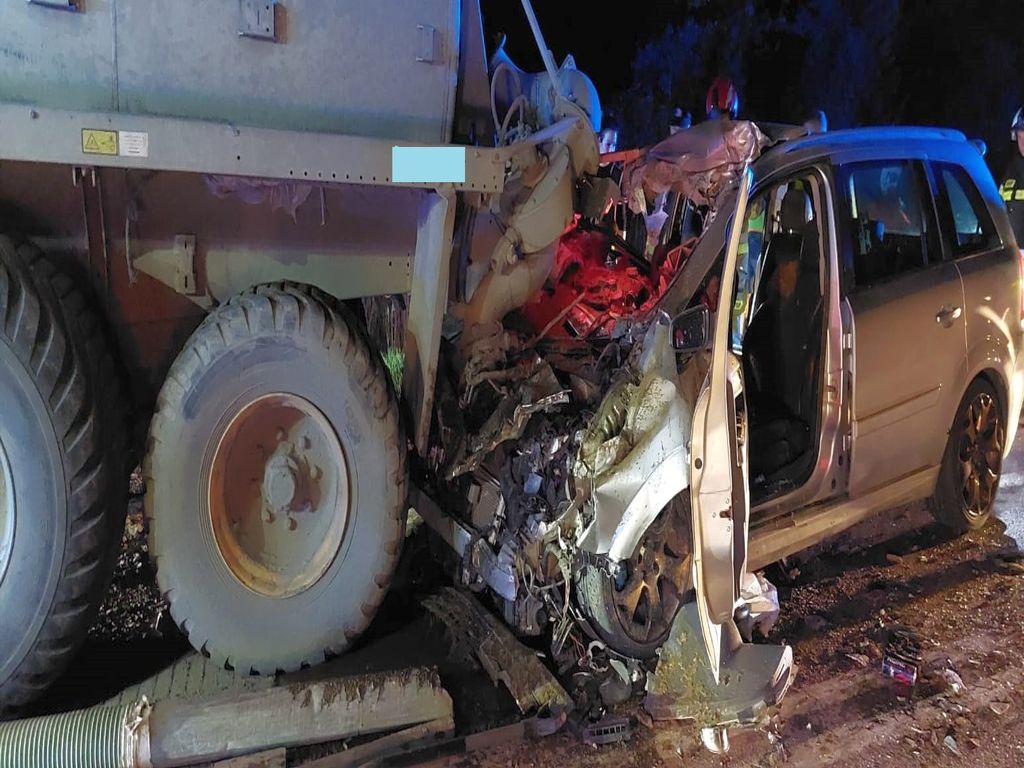 kp psp augustów, wypadek, zdarzenie drogowe, ciągnik, beczkowóz, auto, zderzenie, ofiary, dziecko