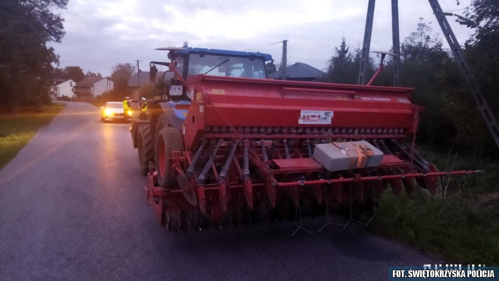 kpp jędrzejów, kolizja, auto, bmw, ciągnik, wymijanie, pijany traktorzysta