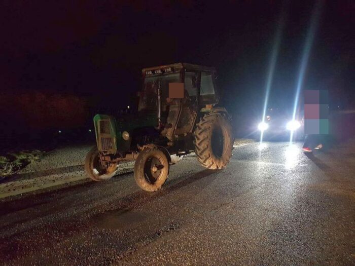 kmp ostrołęka, ciągnik, paliwo, brak paliwa, oświetlenie, nieoświetlony, traktorzysta