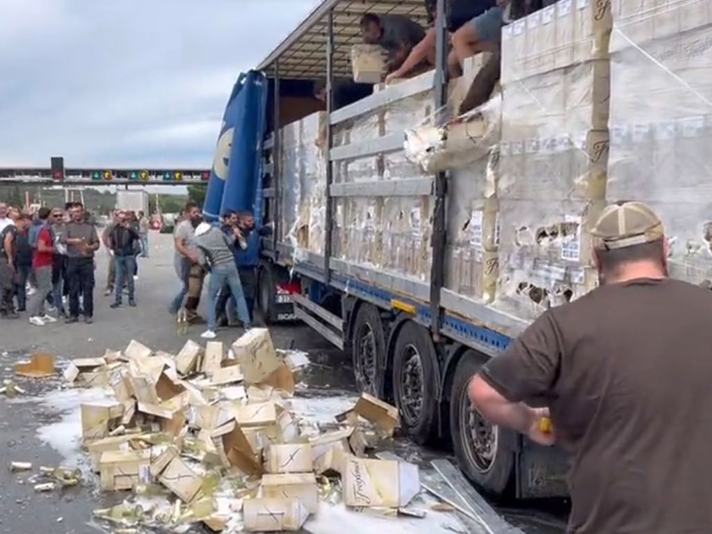 hiszpania, francja, wino, produkty rolne, przewóz, protest, atak