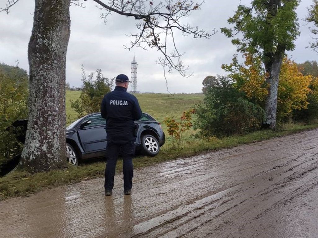 kpp lębork, zdarzenie drogowe, kolizja, poślizg, błoto, jezdnia, zanieczyszczanie drogi, wykroczenie