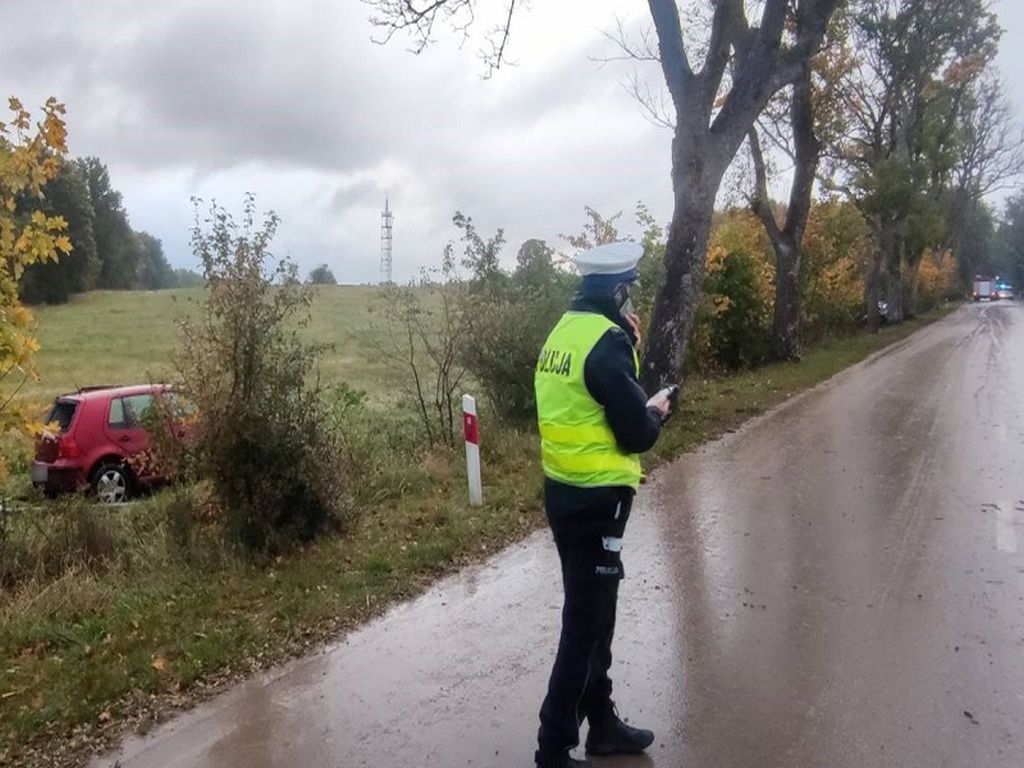 kpp lębork, zdarzenie drogowe, kolizja, poślizg, błoto, jezdnia, zanieczyszczanie drogi, wykroczenie