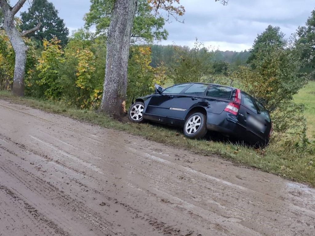 kpp lębork, zdarzenie drogowe, kolizja, poślizg, błoto, jezdnia, zanieczyszczanie drogi, wykroczenie