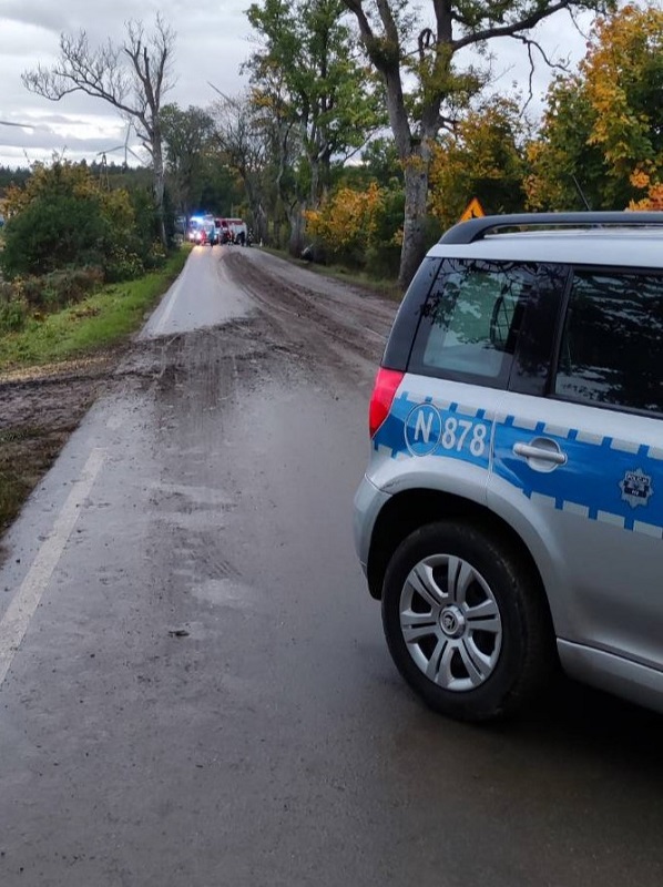 kpp lębork, zdarzenie drogowe, kolizja, poślizg, błoto, jezdnia, zanieczyszczanie drogi, wykroczenie