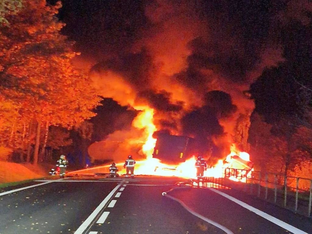 kpp grójec, kp psp grójec, wypadek, zdarzenie drogowe, zderzenie, pożar, ciężarówki, śmierć