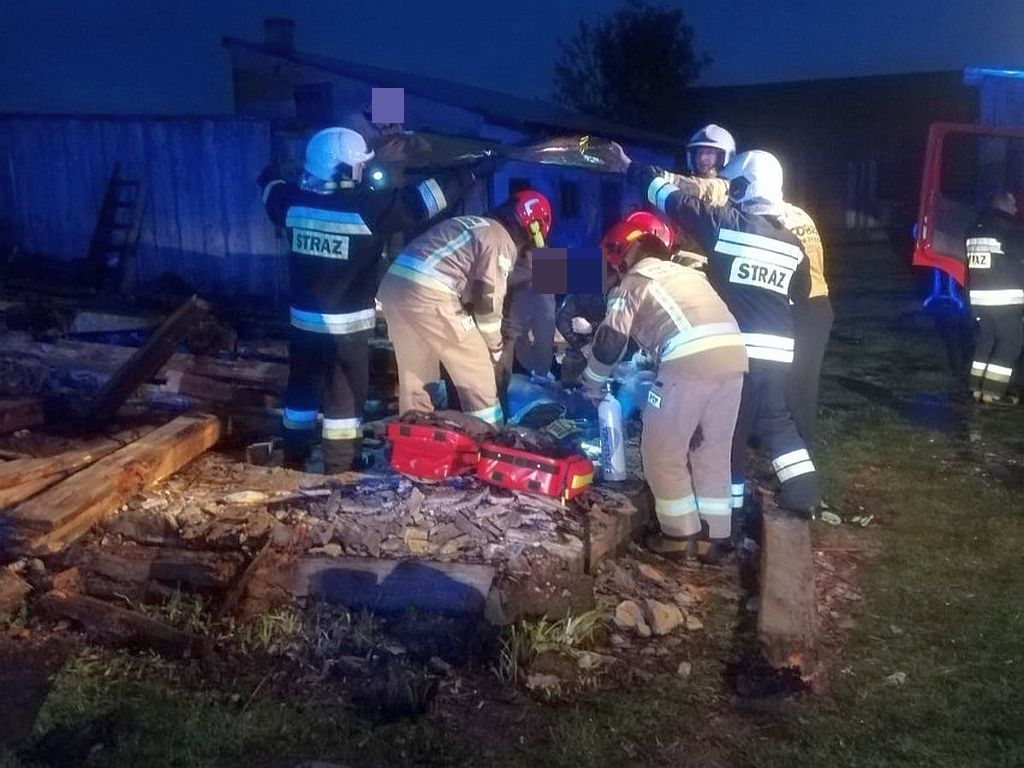 kpp staszów, psp staszów, wypadek, gospodarstwo, rozbiórka, dom, przygnieciony